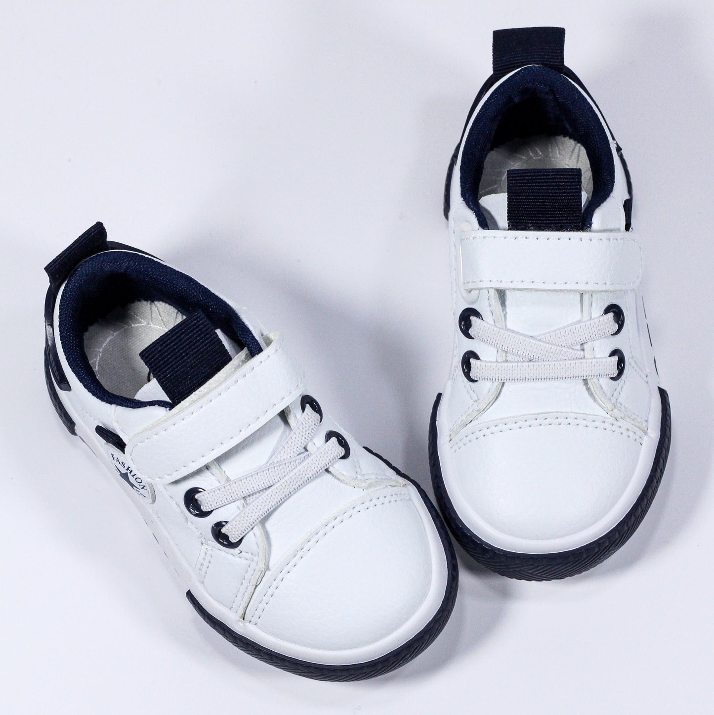 Chaussures bébé en semi-cuir avec fermeture à scratch