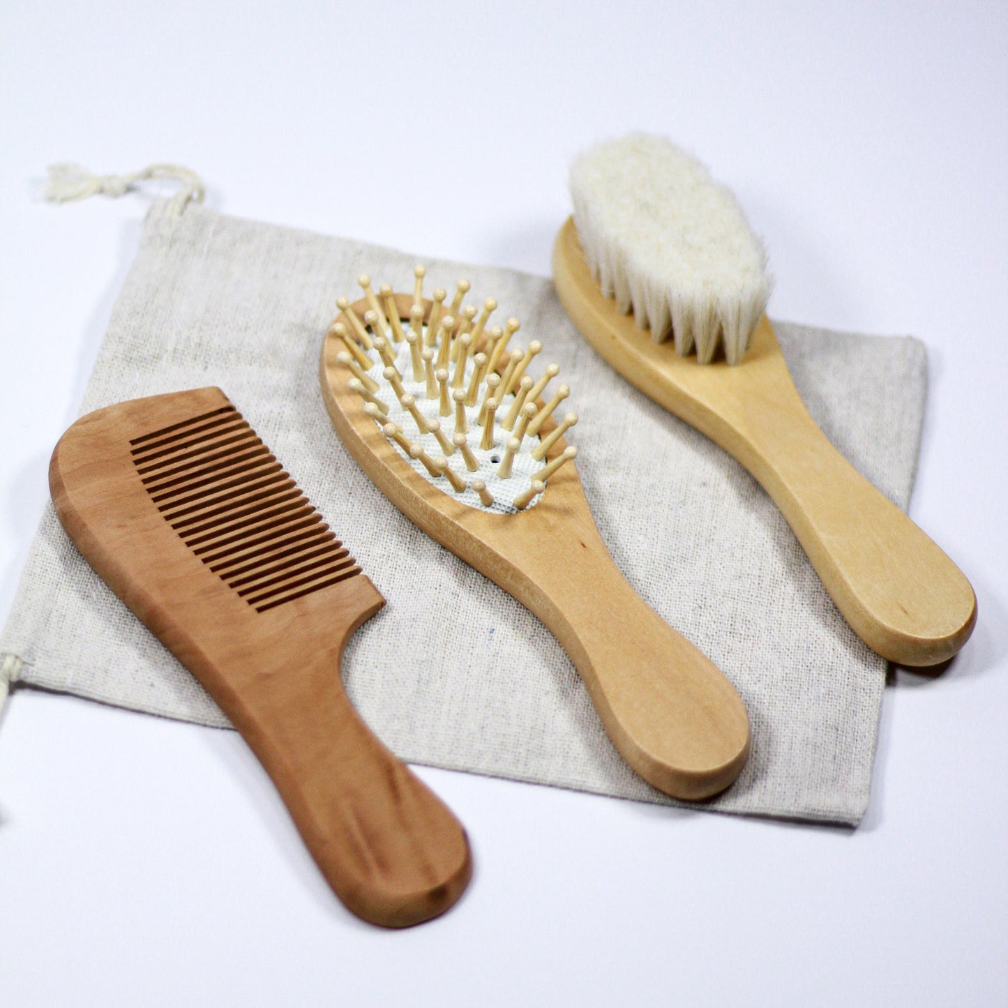 Set de brosses et peignes en bois naturel