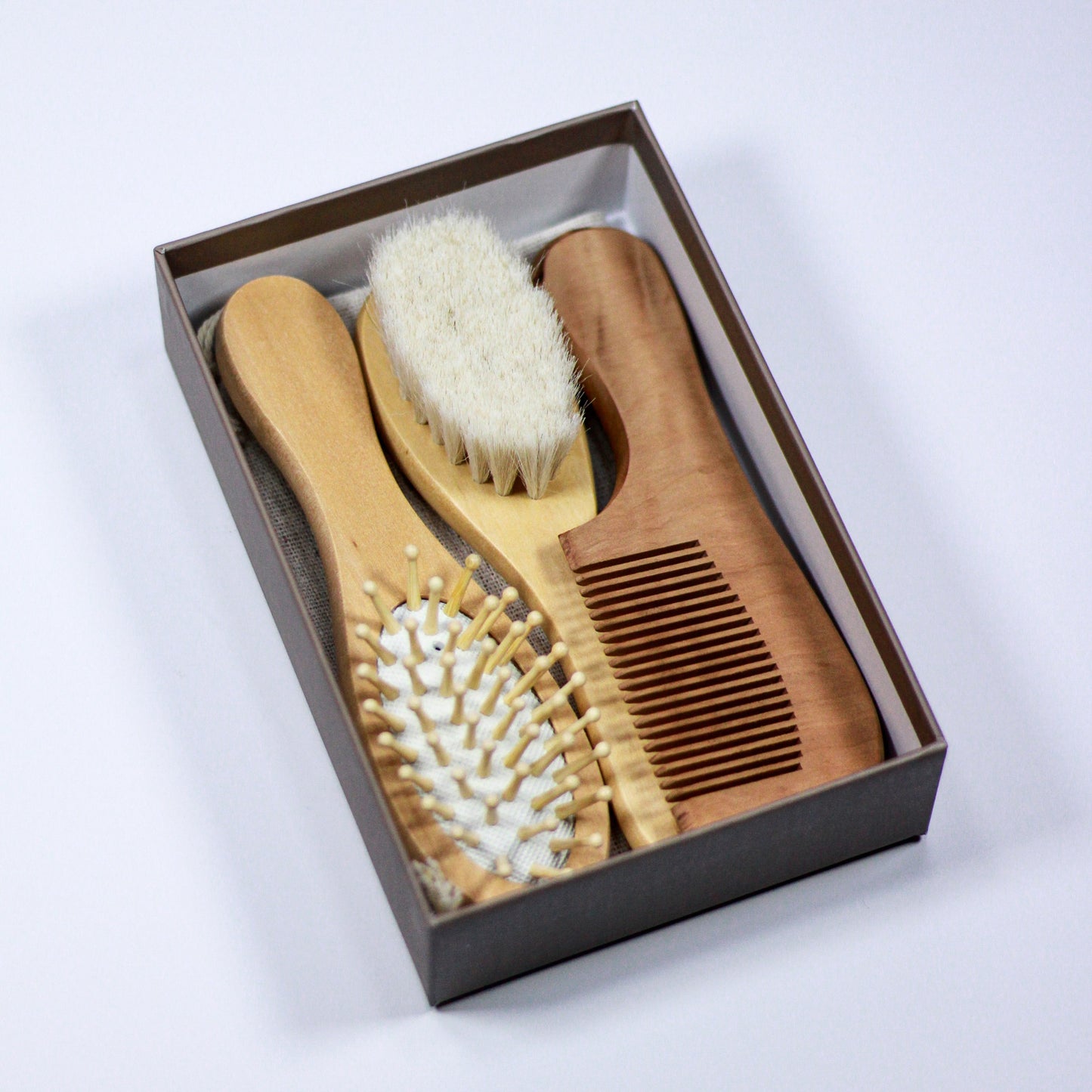 Set de brosses et peignes en bois naturel
