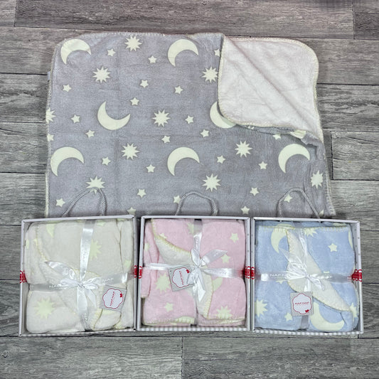 Couverture 110×80 cm – Naf Naf – S’illumine la nuit – تضيء في الليل