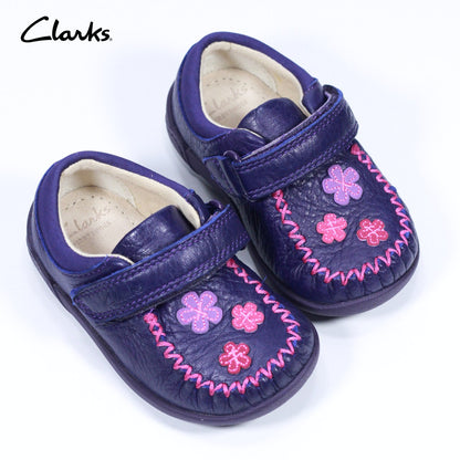 Clarks – Chaussures originales bébé fille en cuir – Fermeture scratch