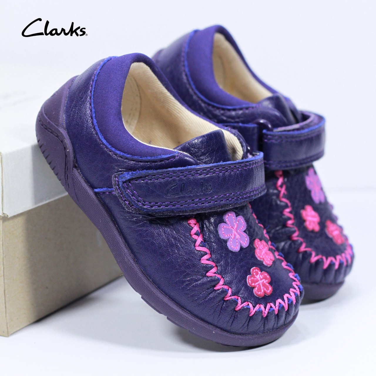 Clarks – Chaussures originales bébé fille en cuir – Fermeture scratch