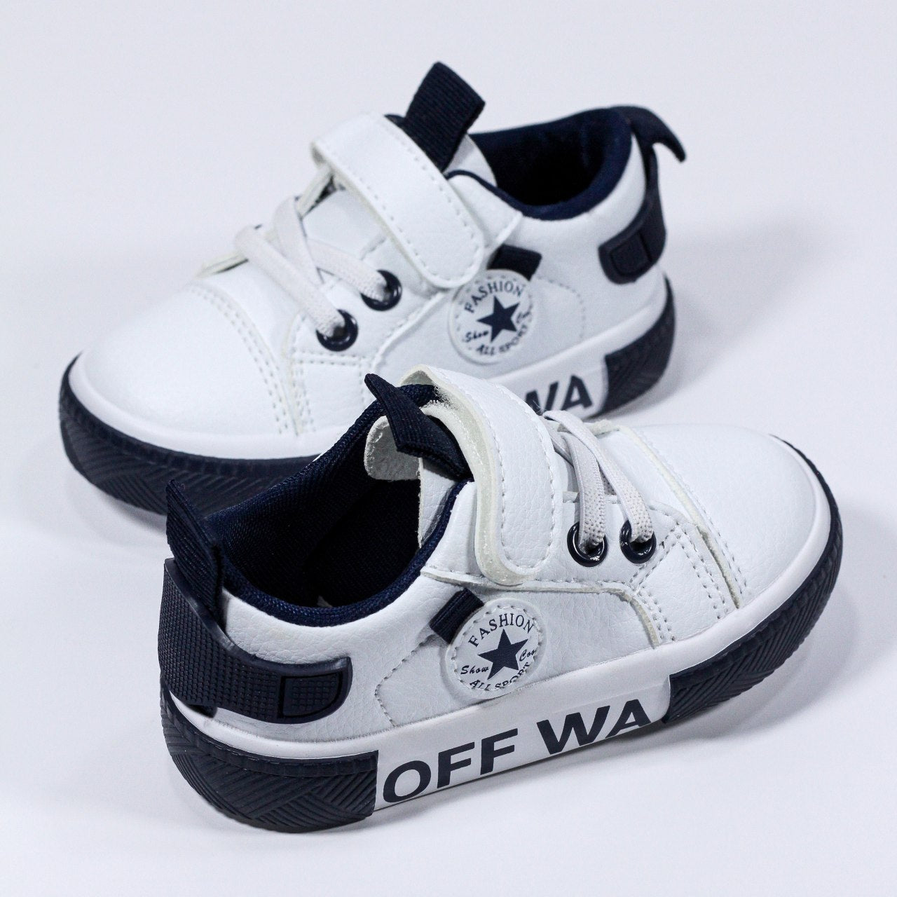 Chaussures bébé en semi-cuir avec fermeture à scratch