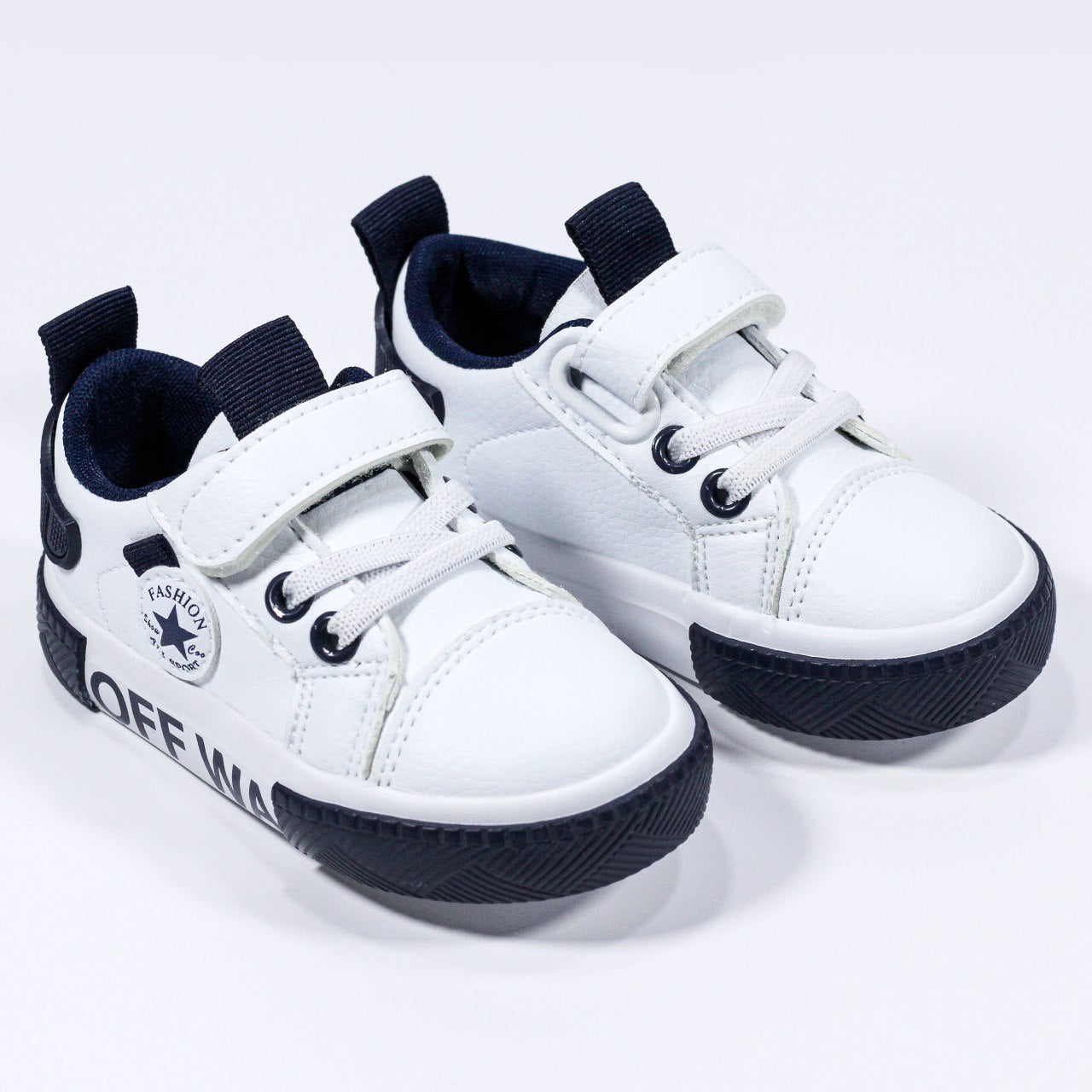 Chaussures bébé en semi-cuir avec fermeture à scratch