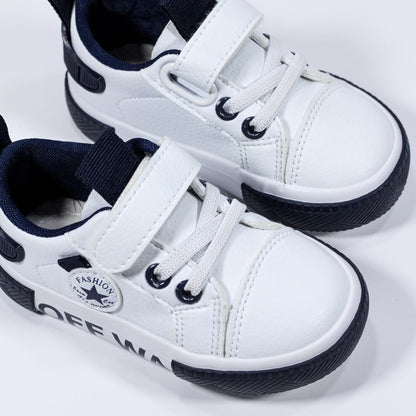 Chaussures bébé en semi-cuir avec fermeture à scratch