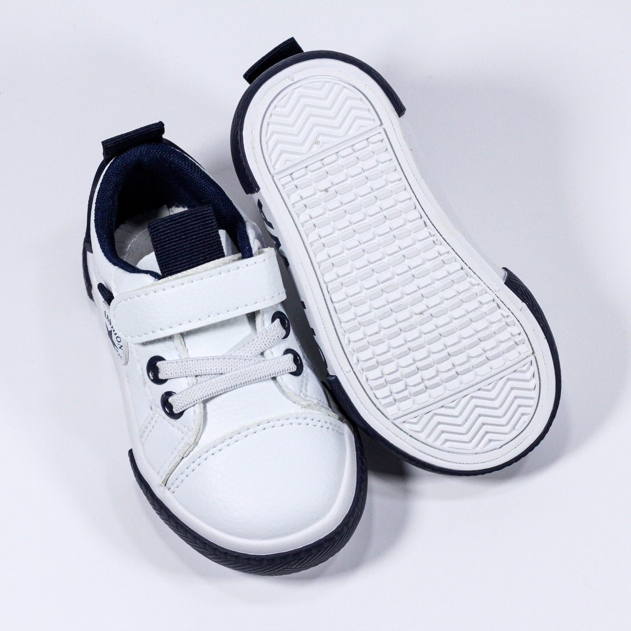 Chaussures bébé en semi-cuir avec fermeture à scratch