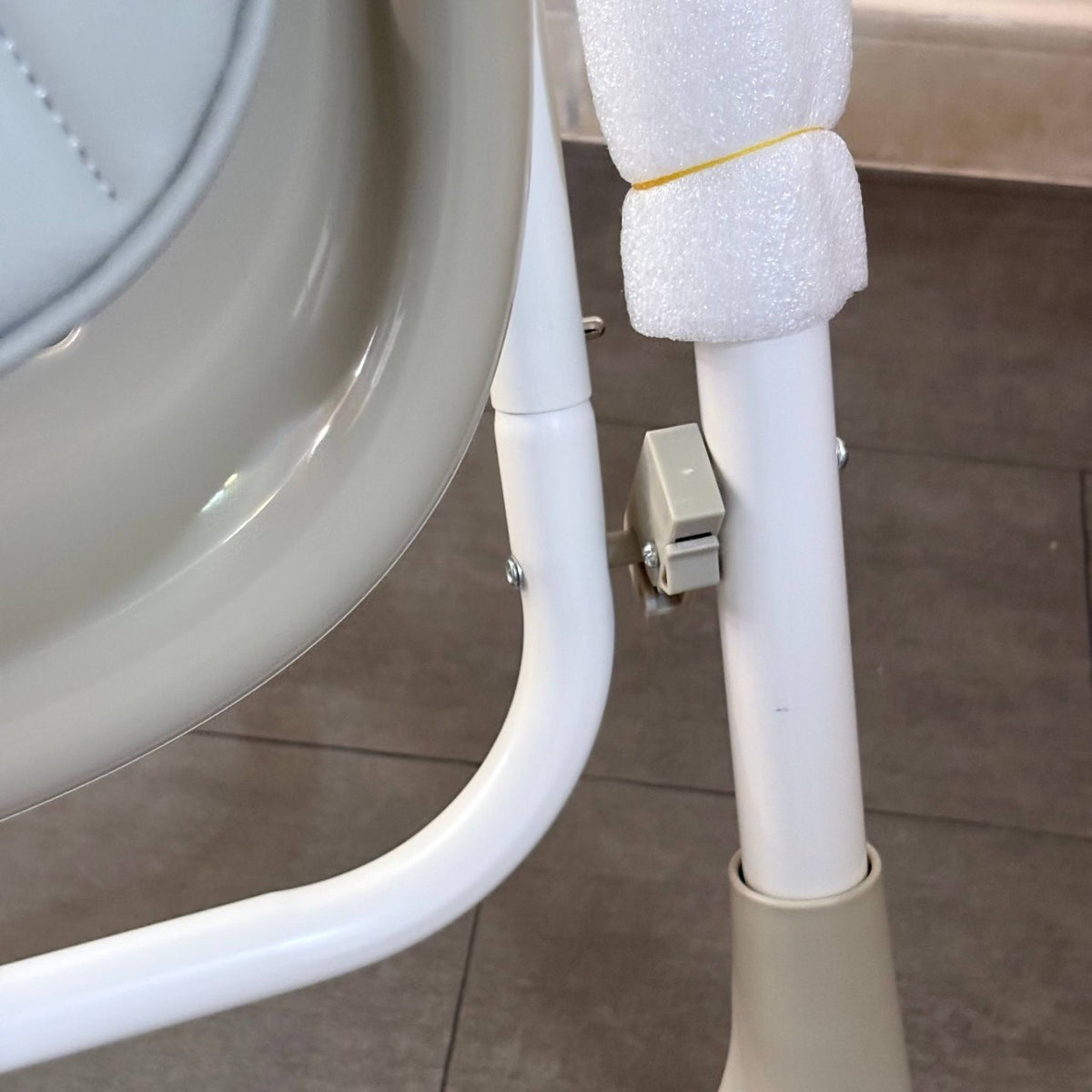 Kidilo – Chaise haute 2en1 avec fonction balançoire électrique et télécommande – Modèle KD001