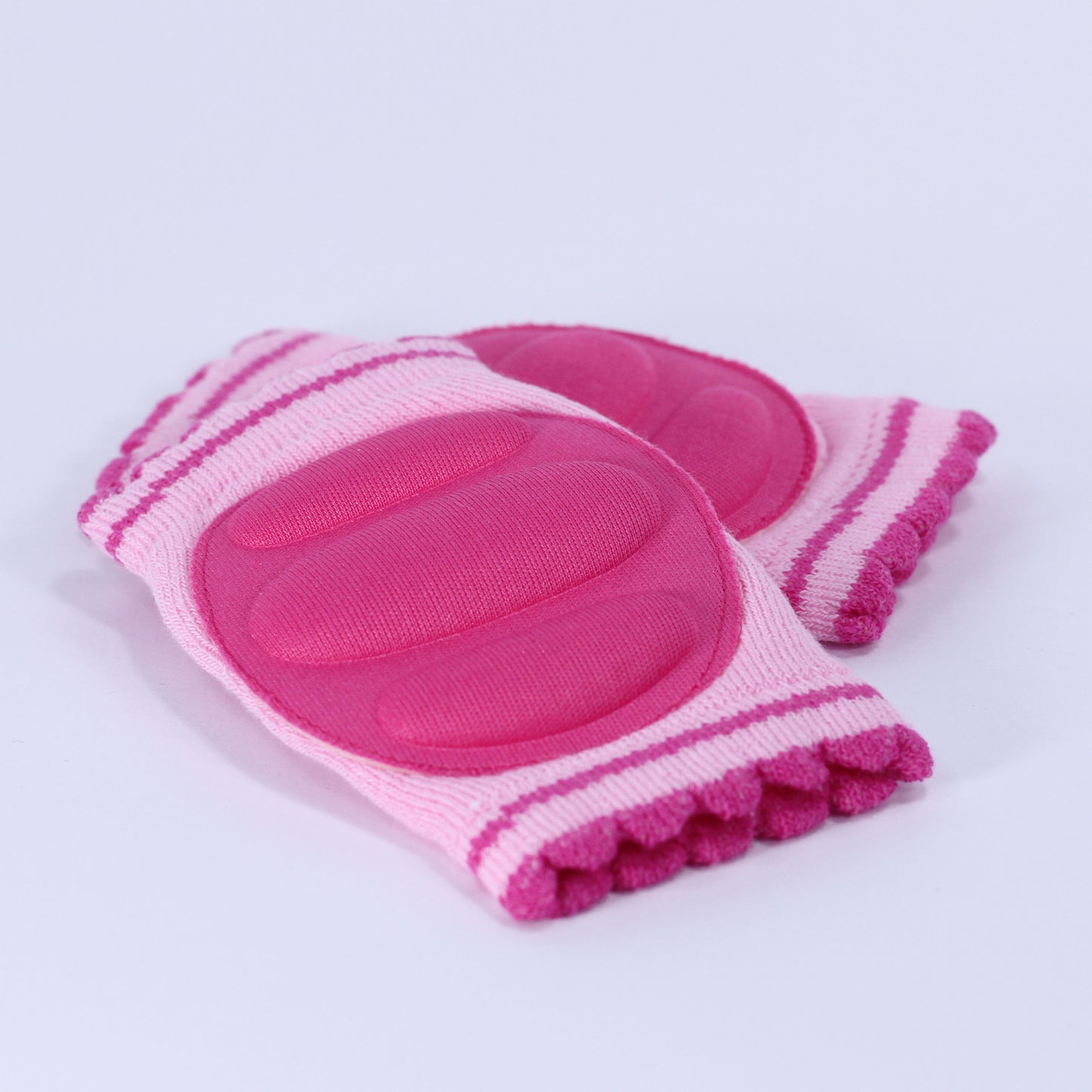 جوارب حماية الركبة عند الحبو