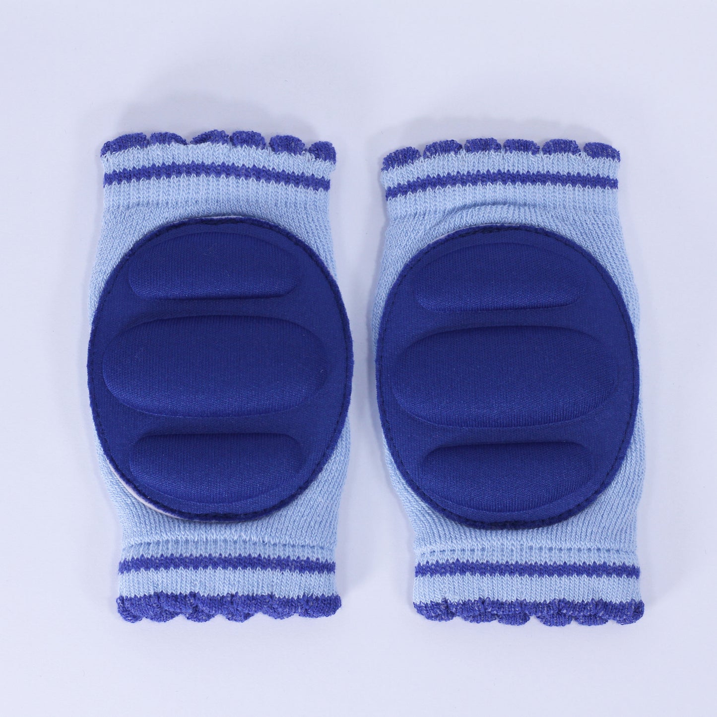 جوارب حماية الركبة عند الحبو