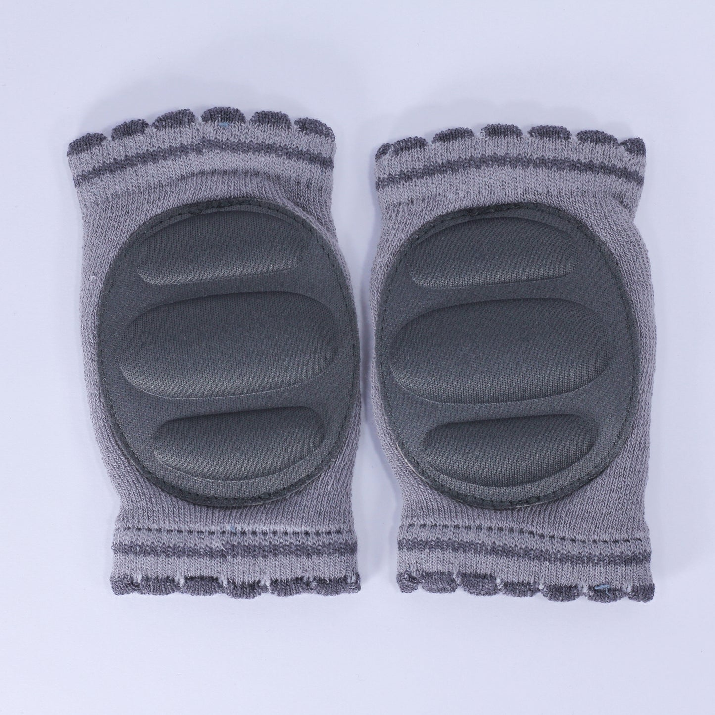 جوارب حماية الركبة عند الحبو