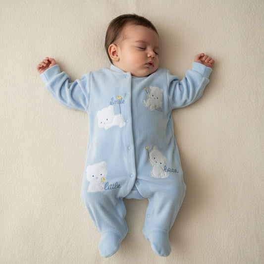 Grenouillère bébé en velours bleu motif ourson